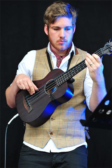 U bass Ukulele Band Parklife Aylesbury Bucks