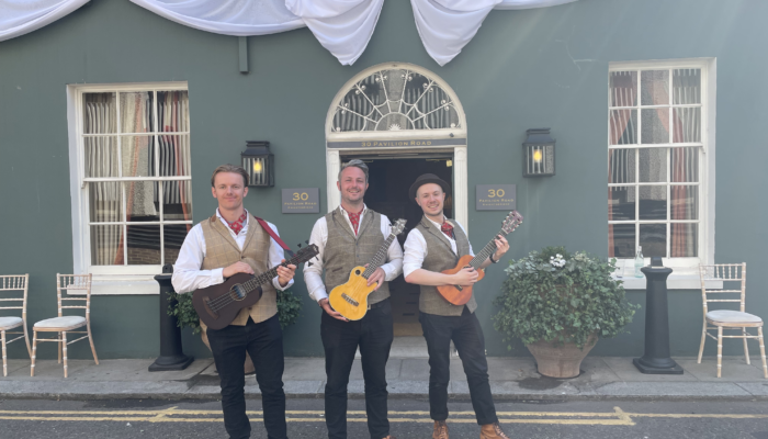 The Ukes, LIVE in London